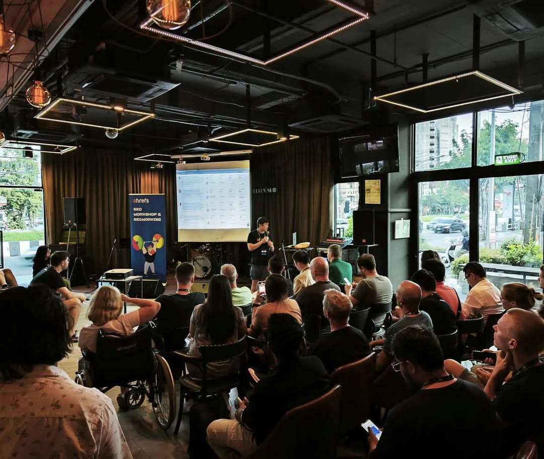 Photo of me giving a workshop at Chiang Mai SEO