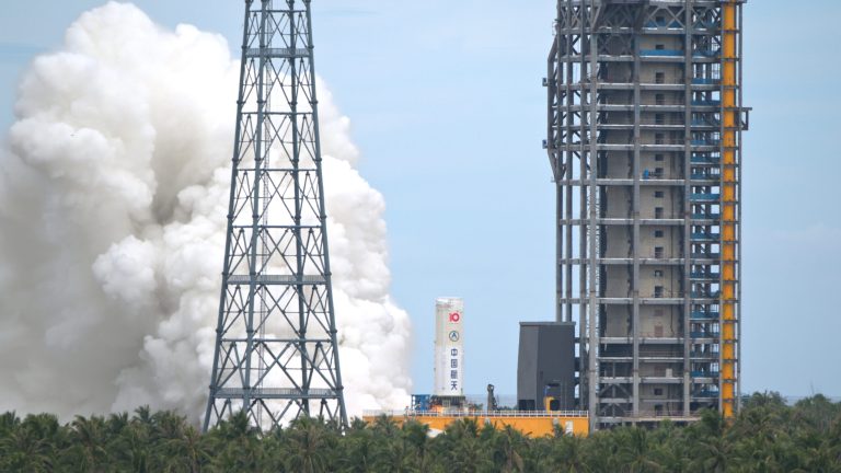 After recent tests, China appears likely to beat the United States back to the Moon